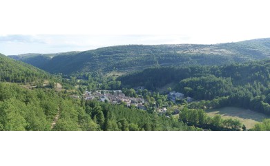 Alzon (30770) – Aux portes des Causses, entre la Vis, patrimoine roman et grands espaces