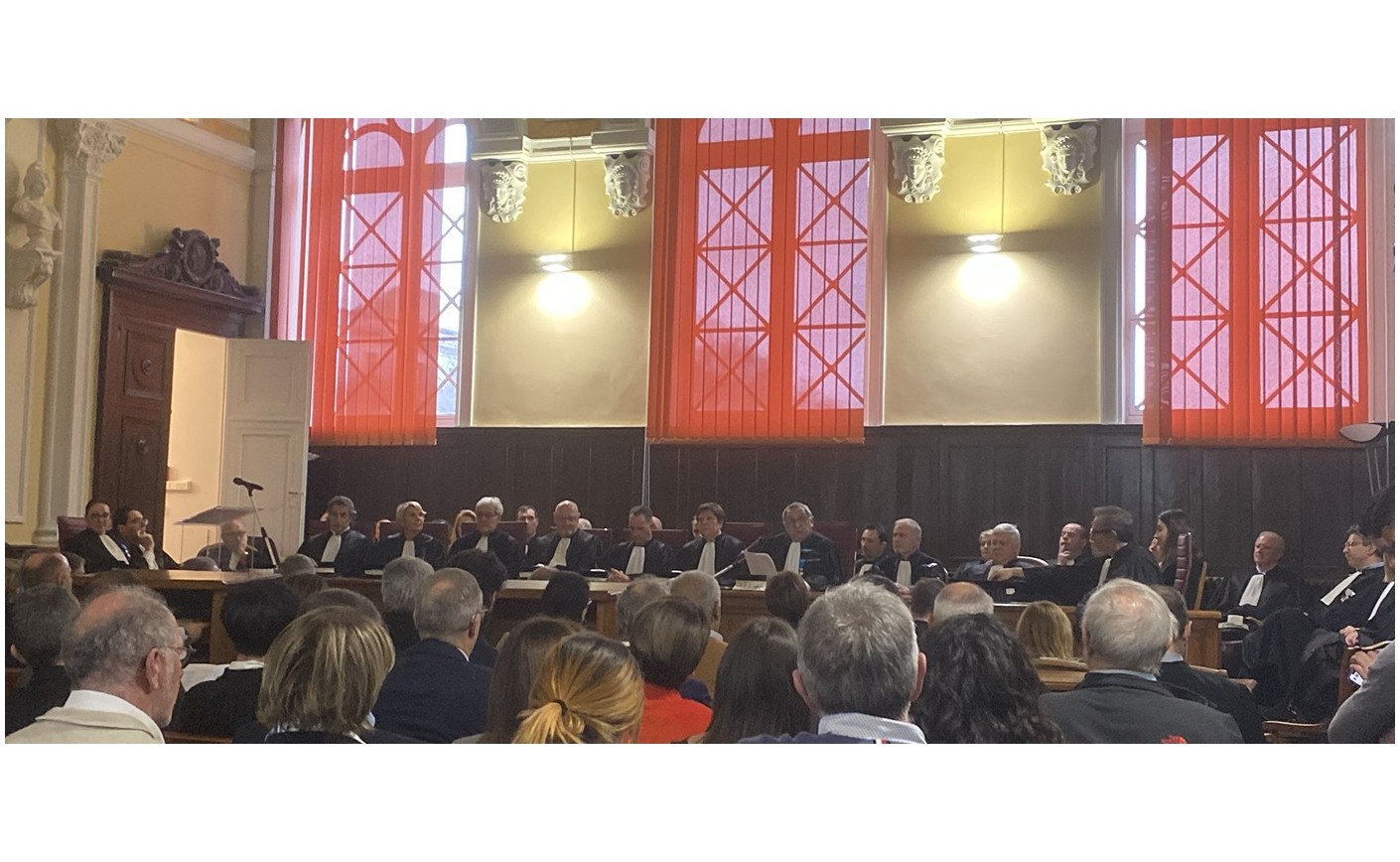 Audience solennelle du Tribunal de Commerce de Nîmes, Jean-Marie ALBOUY passe le relais à Marie-France BANCEL. 